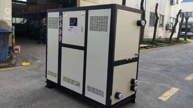 水冷冷水机组蒸发器铜管冻裂原因及案例分析