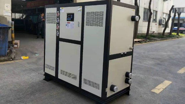 冷水机厂家视频分享什么时候用外置水箱