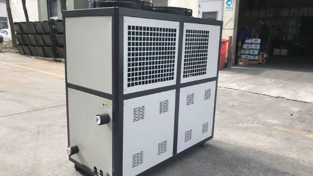 德玛克冷水机厂家告诉大家冷水机开机前应注意哪些？