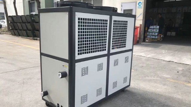 风冷螺杆式冷水机维修风机维护排除法