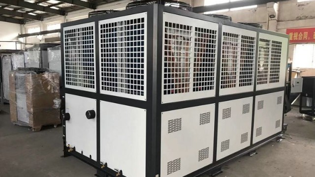 如果冷水机组系统中有空气，可以参考这个计算方法