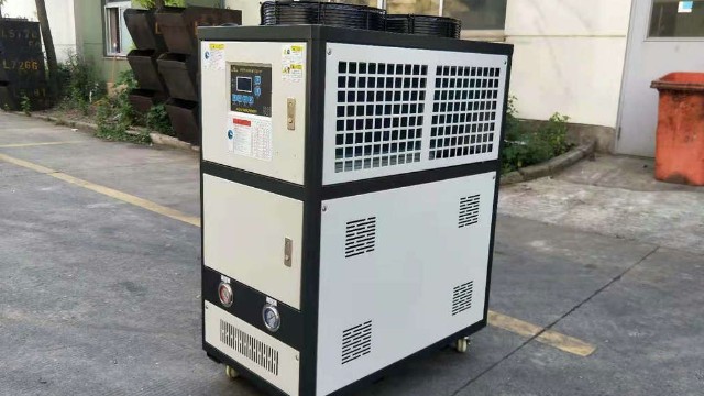 风冷式冷水机厂家简单介绍机组特点